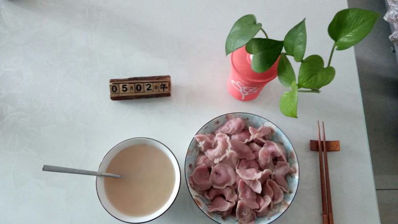 火龙果猪肉莲藕饺子