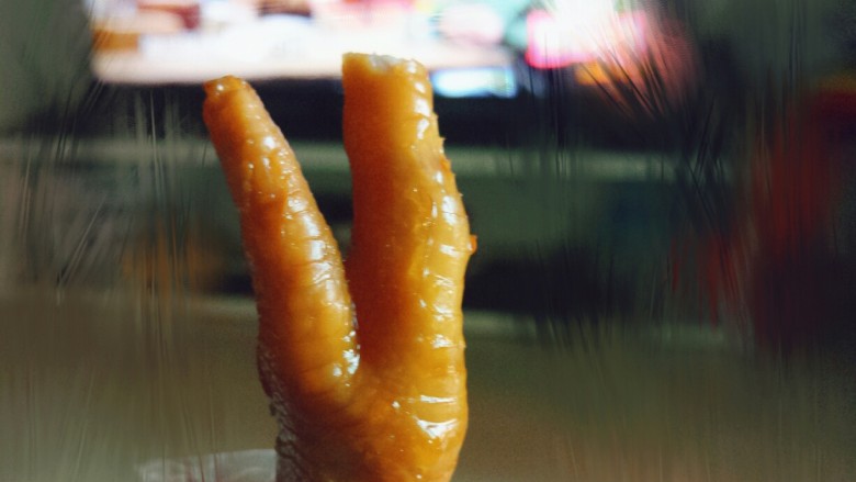 辣卤鸡爪,看着向往的生活，吃起来