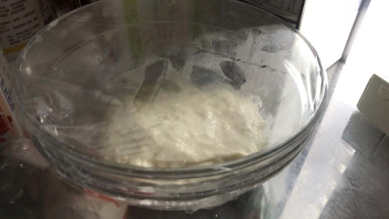 奥尔良烤鸡汉堡(波兰种),盖保鲜膜,冷藏过夜