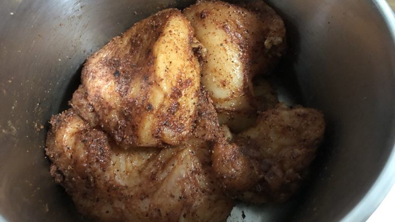 奥尔良烤鸡汉堡(波兰种),用腌料腌制