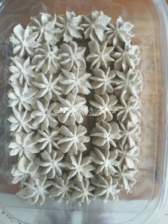 海盐奥利奥咸奶油盒子,在铺一层蛋糕，裱花😁