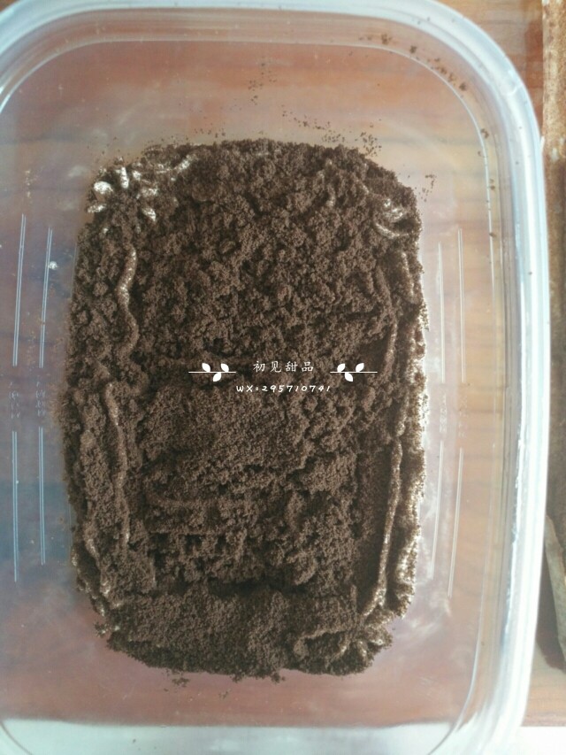 海盐奥利奥咸奶油盒子,铺一层奥利奥碎