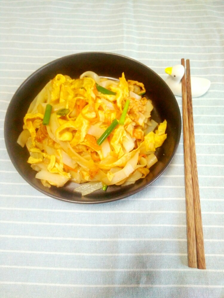 肉丝炒河粉