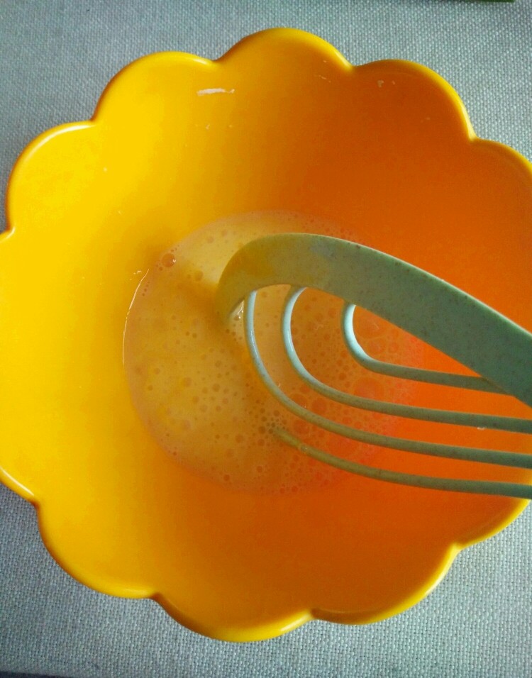 肉丝炒河粉,<a style='color:red;display:inline-block;' href='/shicai/ 9'>鸡蛋</a>打散