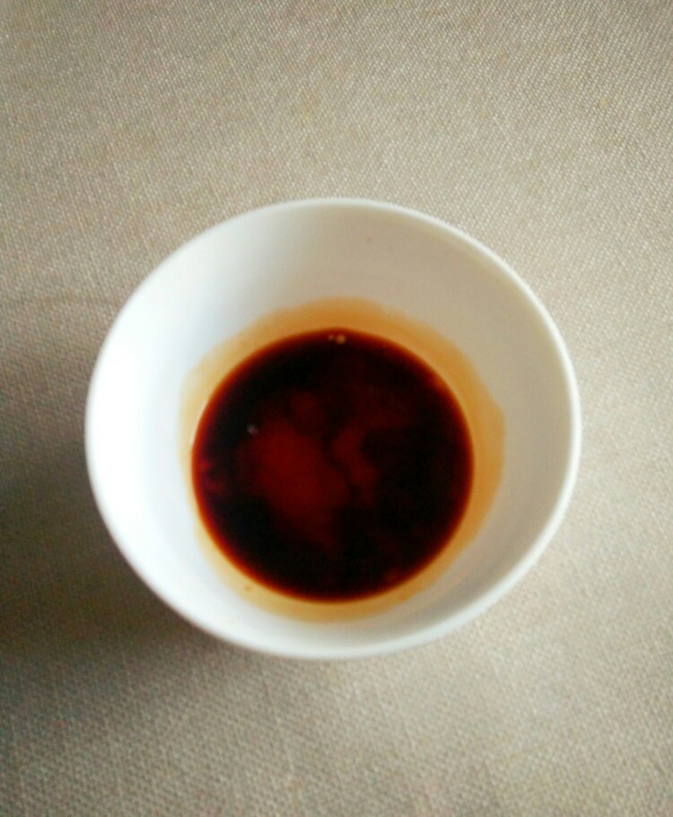 肉丝炒河粉,一茶匙耗油,加一茶匙<a style='color:red;display:inline-block;' href='/shicai/ 692'>酱油</a>,半勺盐调成酱汁