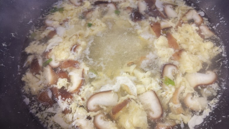 菌类料理~香菇鸡蛋汤,然后就可以关火了