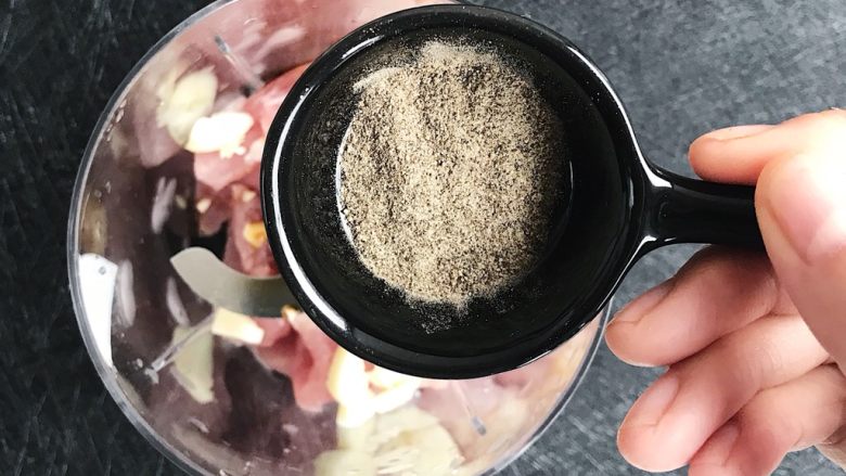 了不起的小番茄:烘烤番茄小鲜肉,黑胡椒粉