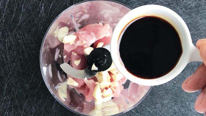 了不起的小番茄:烘烤番茄小鲜肉,倒入生抽