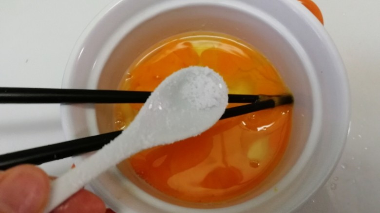 了不起的小番茄+番茄鸡蛋羹,加入适量盐,