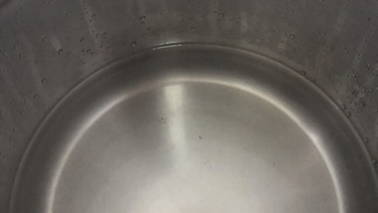 月子餐滋补汤(木瓜章鱼花生扇骨汤),准备好开水下锅