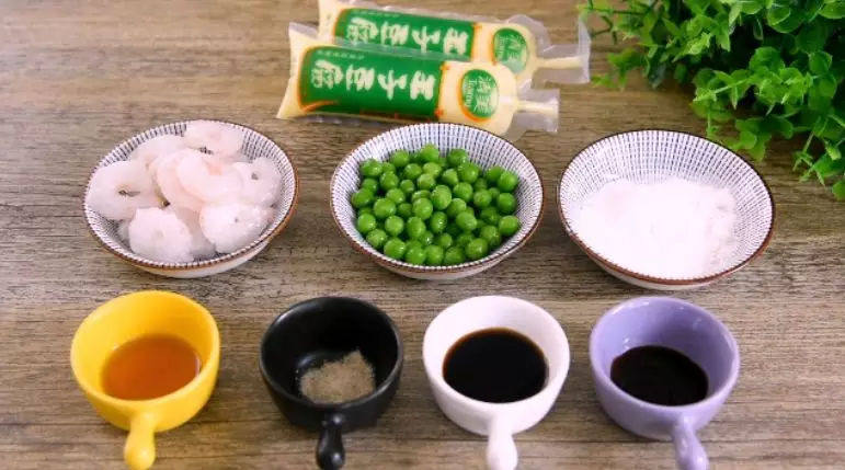 日本豆腐质地嫩滑，加上虾仁的鲜香口感，简直就是完美的搭配！,
·食材·

<a style='color:red;display:inline-block;' href='/shicai/ 477'>日本豆腐</a>    40g、<a style='color:red;display:inline-block;' href='/shicai/ 287'>虾仁</a>    10g、<a style='color:red;display:inline-block;' href='/shicai/ 456'>青豆</a>    6g
<a style='color:red;display:inline-block;' href='/shicai/ 721'>蚝油</a>    20g、<a style='color:red;display:inline-block;' href='/shicai/ 720'>胡椒粉</a>    3g
<a style='color:red;display:inline-block;' href='/shicai/ 847'>香油</a>    3g、<a style='color:red;display:inline-block;' href='/shicai/ 788'>生抽</a>    15g、水淀粉    25g