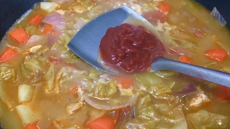了不起的小番茄+鸡肉罗宋汤,加入<a style='color:red;display:inline-block;' href='/shicai/ 699'>番茄酱</a>煮五分钟