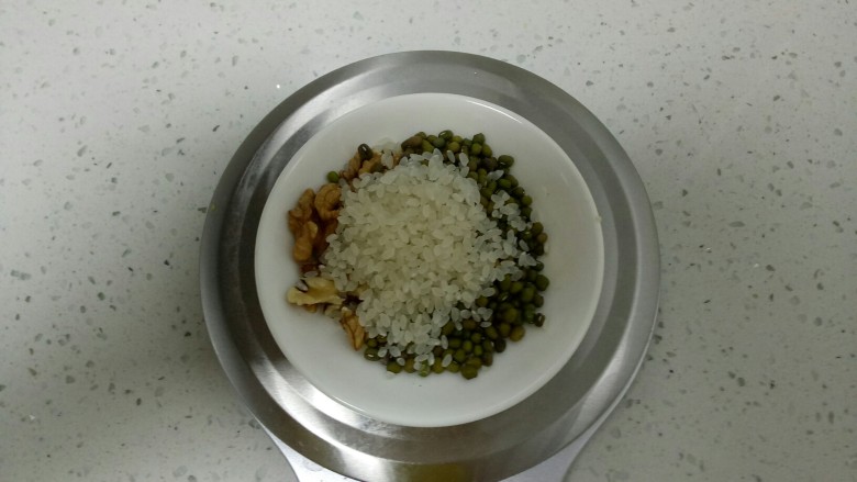 绿豆大米核桃糊,<a style='color:red;display:inline-block;' href='/shicai/ 492'>大米</a>1把12克