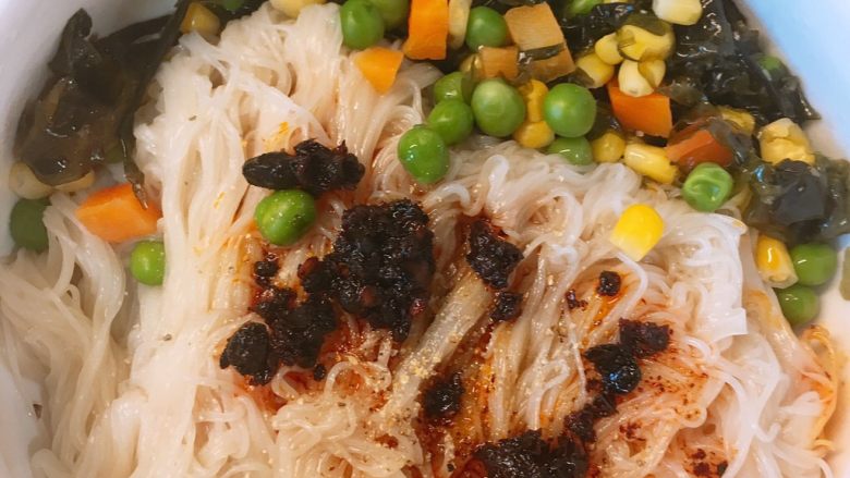 快手杂蔬拌面线
