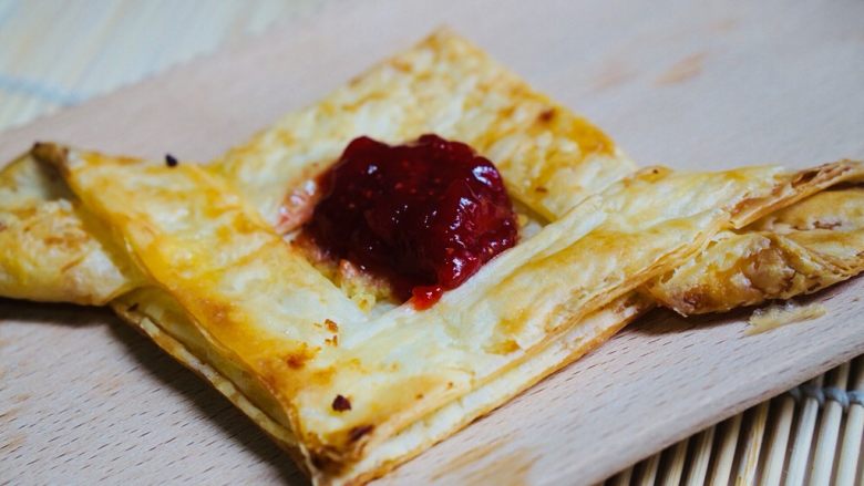 空气炸锅版-草莓酥皮,用嘴咬上去酥酥脆脆的