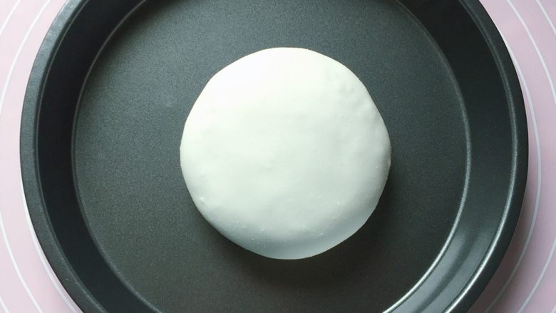 紫薯水晶汤圆,将面团揉至光滑不粘手,盖上保鲜膜醒15分钟