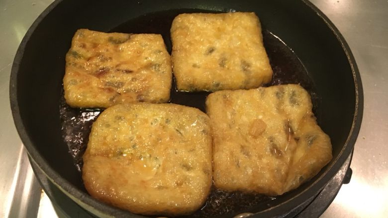 花样豆皮饭团,豆皮加入，煮开入味