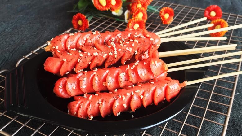 黑椒烤肠,黑椒味道浓郁,鲜香适口~