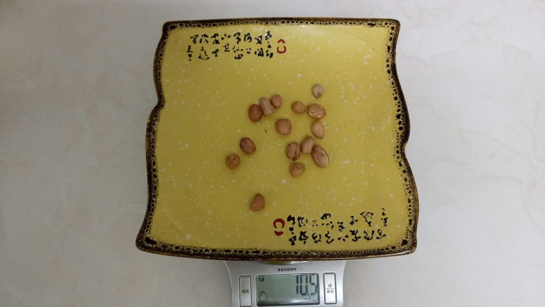 红豆大米花生核桃糊,<a style='color:red;display:inline-block;' href='/shicai/ 664'>花生</a>15粒。