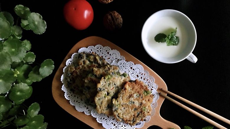 紫甘蓝鸡蛋肉饼,搭配早餐棒棒哒。