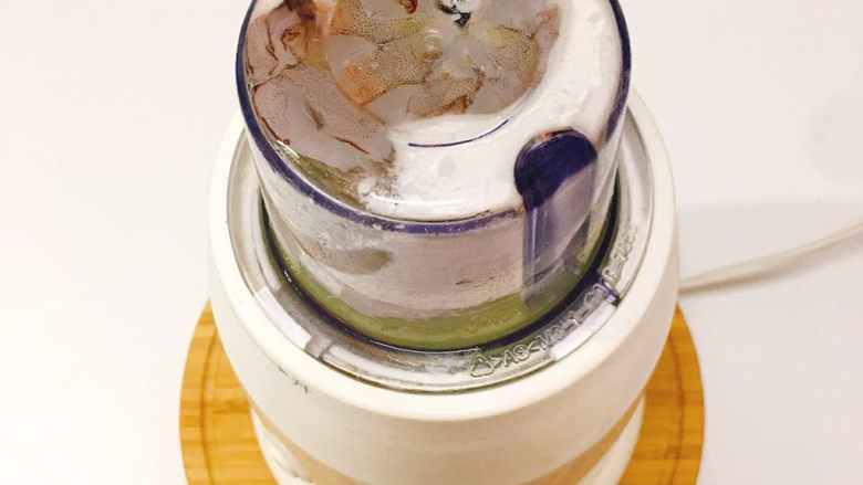 牛油果土豆虾肠12m,在加入其他食材搅拌均匀