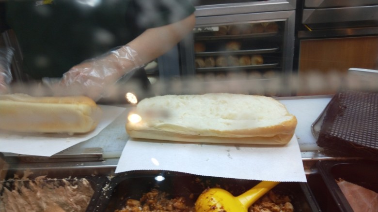 赛百味,两个一样都片开。