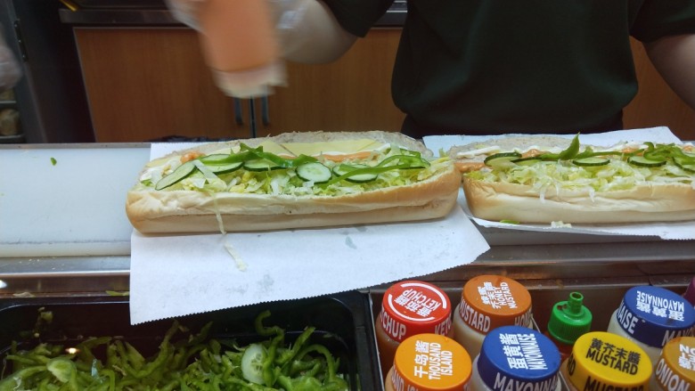 赛百味,加入<a style='color:red;display:inline-block;' href='/shicai/ 121'>生菜</a>。