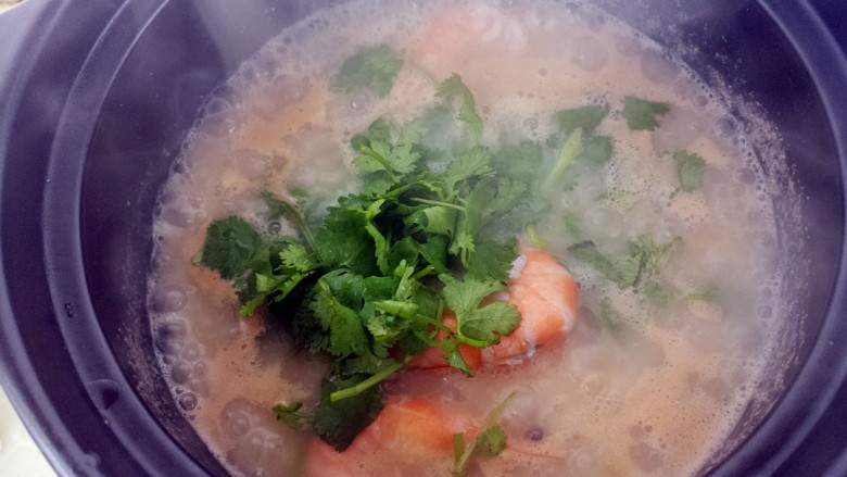 鲜虾砂锅粥,如图,做好了