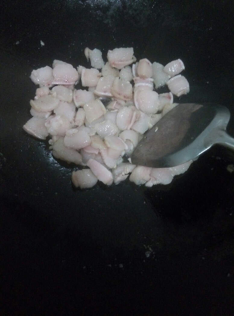 四季豆炒猪肉,肥肉放点盐把油炒出