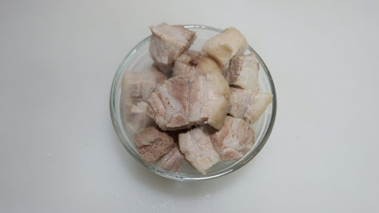 珍珠菇烧五花肉,取出沥水备用
