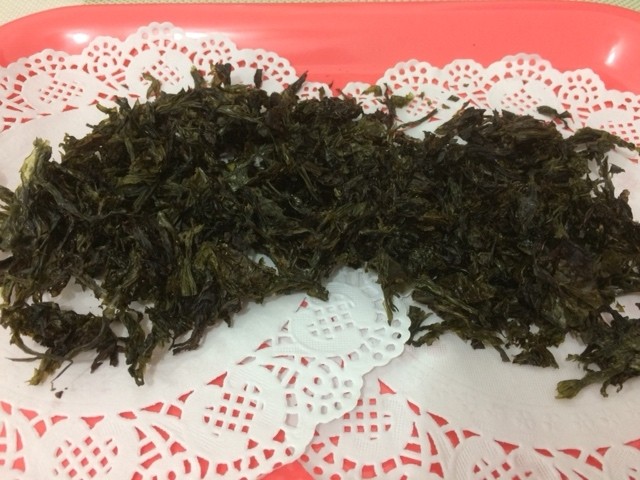 紫菜芝麻饼,取出晾凉