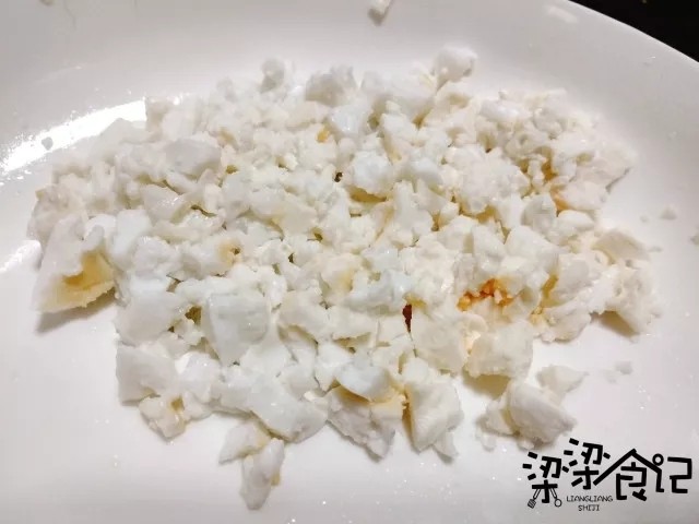 蟹黄豆腐,蛋白不想浪费也可压碎一起煮