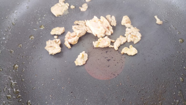 牛肉菌汤,炒熟