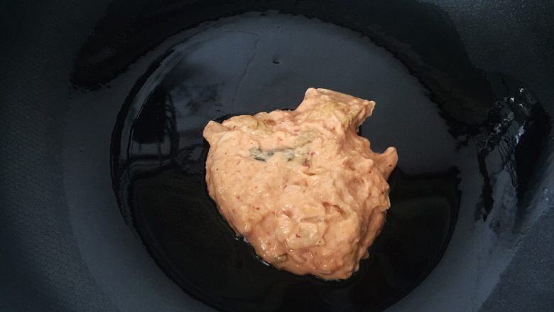 快手早餐 —— 韩式泡菜饼,中小火,面糊入油锅