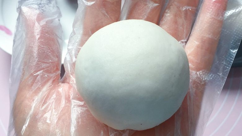 紫薯糯米饼,然后慢慢往上推扰收口,包好滚圆