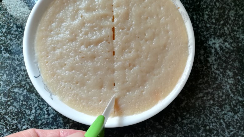 你一定没见过的土豆番茄泥,隔开一半,拿起来