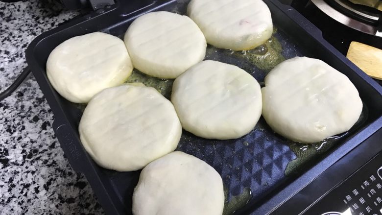 西葫芦鸡蛋馅饼,放饼