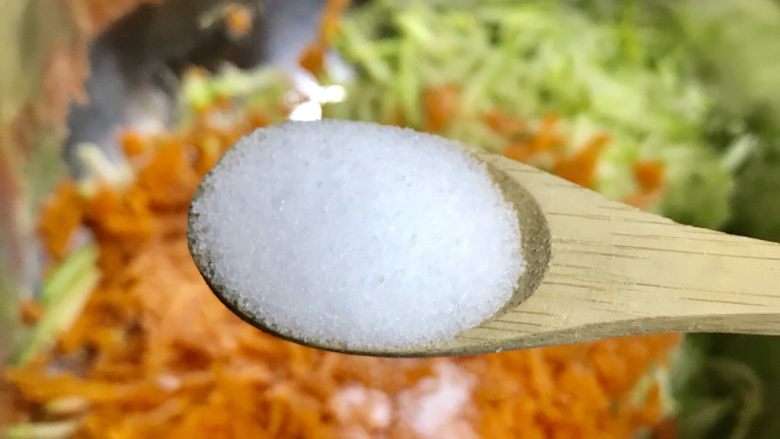 西葫芦鸡蛋馅饼,加适量盐