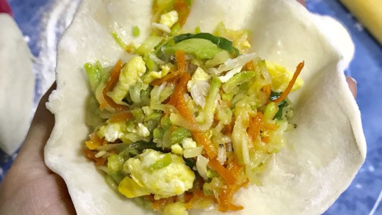 西葫芦鸡蛋馅饼,放馅