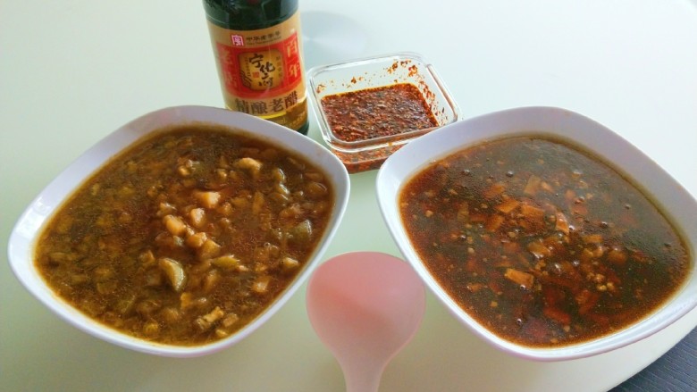 莜面卷,<a style='color:red;display:inline-block;' href='/shicai/ 23'>土豆</a>茄子调味卤。油辣子,醋不能少。