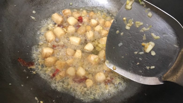 莴笋贝丁,翻炒均匀