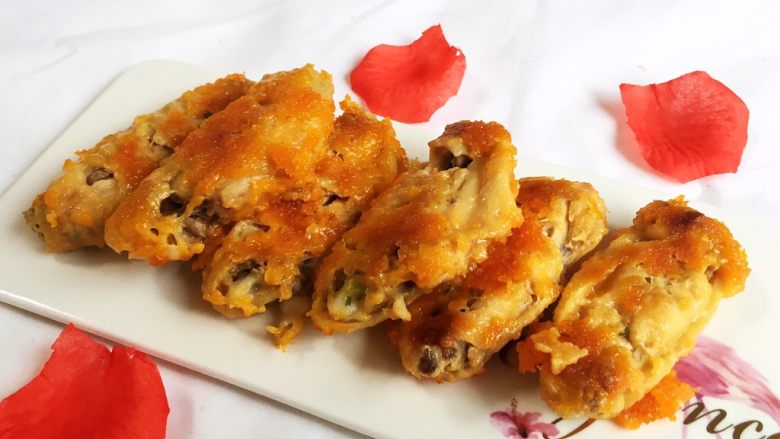 焗鸡翅+烤箱版,鸡翅的颜色搭配很漂亮!