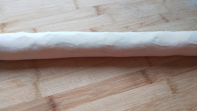 芦苇香味儿\糖三角,在搓成圆形长剂子,