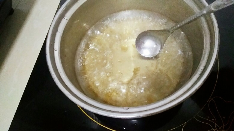 了不起的小番茄+冰糖小番茄,煮开后调中火煮,边煮边搅拌,防止粘锅