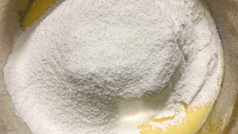 芝麻紫薯麻薯包,过筛入麻薯粉,