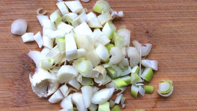 了不起的小番茄+番茄炒丝瓜,切碎备用