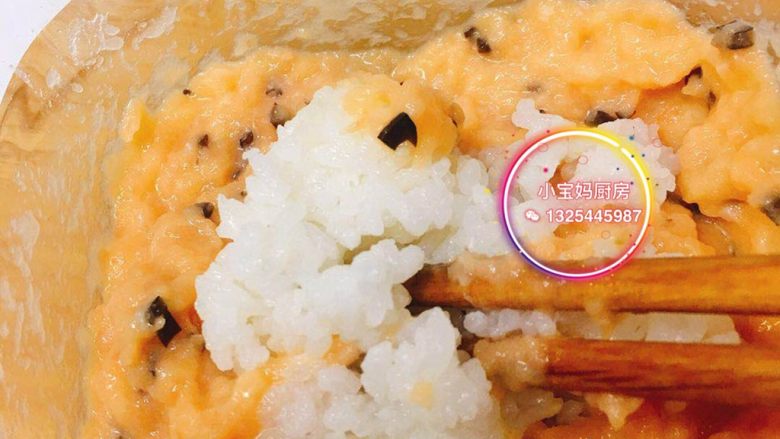 三文鱼米饭蒸寿司
,加入米饭