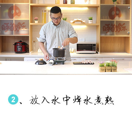 泡椒凤爪,焯水，煮熟