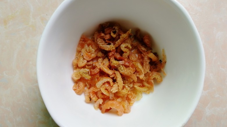 糯米烧麦(饺子皮版),虾米洗干净,滤干水分