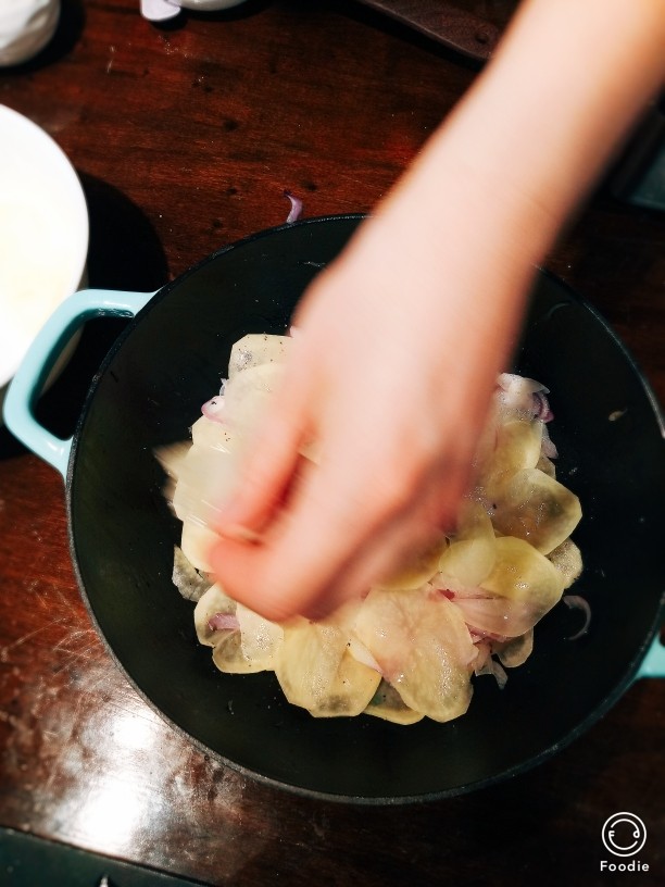 意大利千层土豆饼,加入第二层土豆片